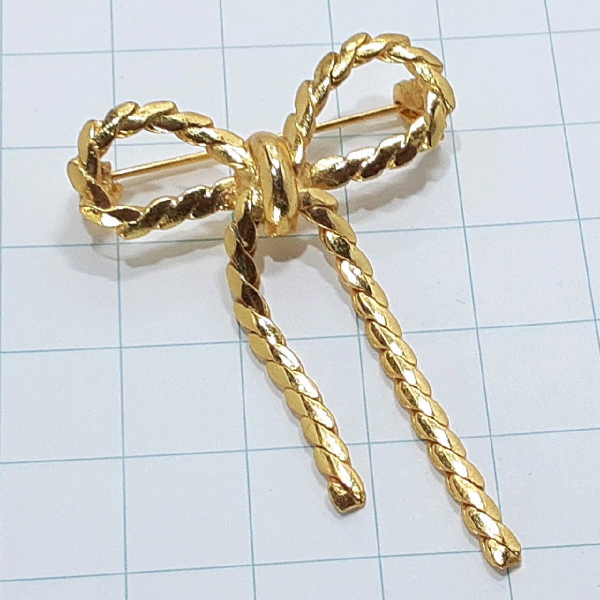 送料無料)ビンテージ☆リボンモチーフ☆アンティーク ブローチ A31407拍卖