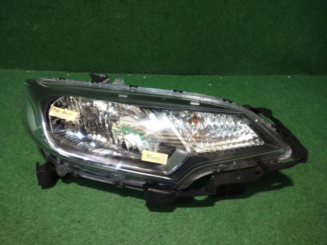 フィット DAA-GP6 右 ヘッド ライト ランプ NH731P拍卖