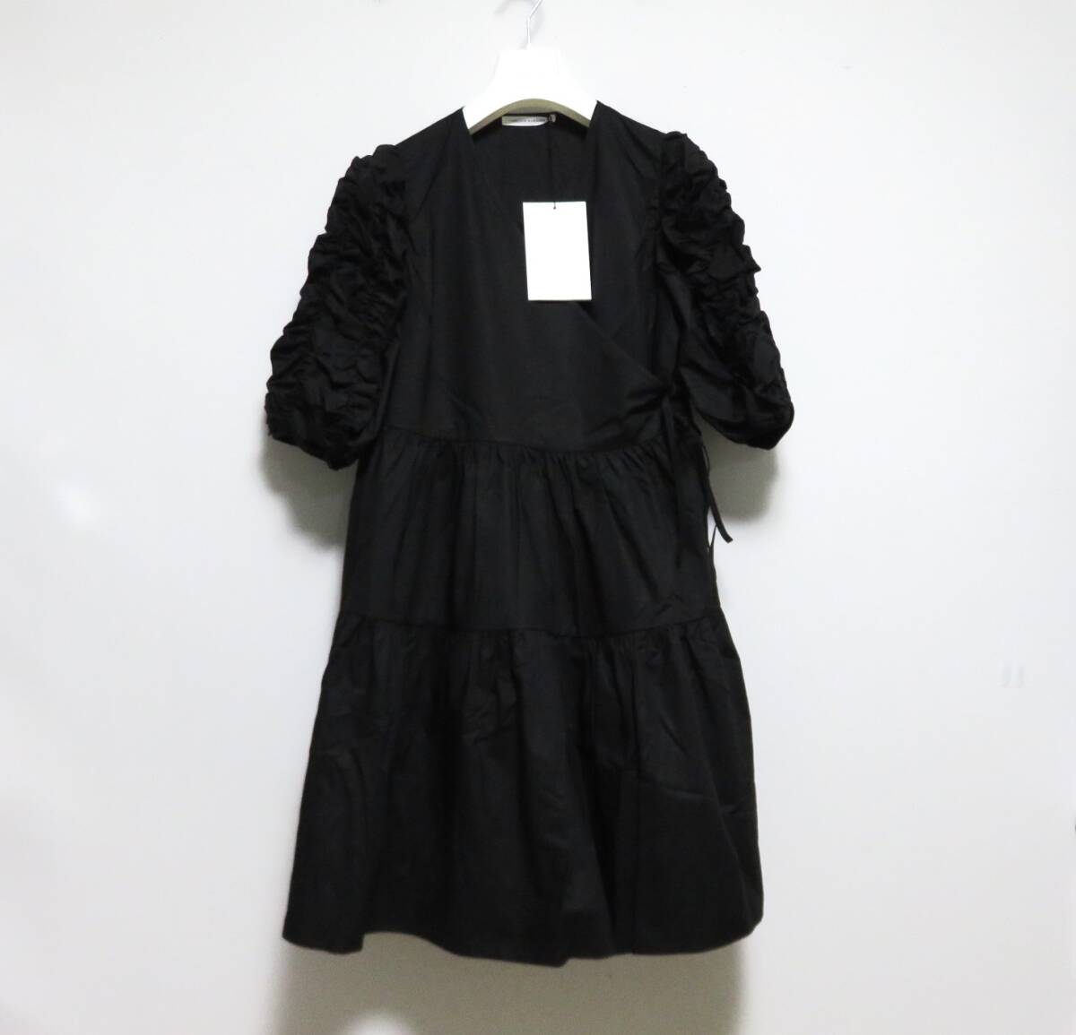 定価17.6万 新品 CECILIE BAHNSEN VERMONT DRESS 8 ブラック セシリー バンセン ラッフルスリーブ カシュクール ドレス フリル ワンピース拍卖