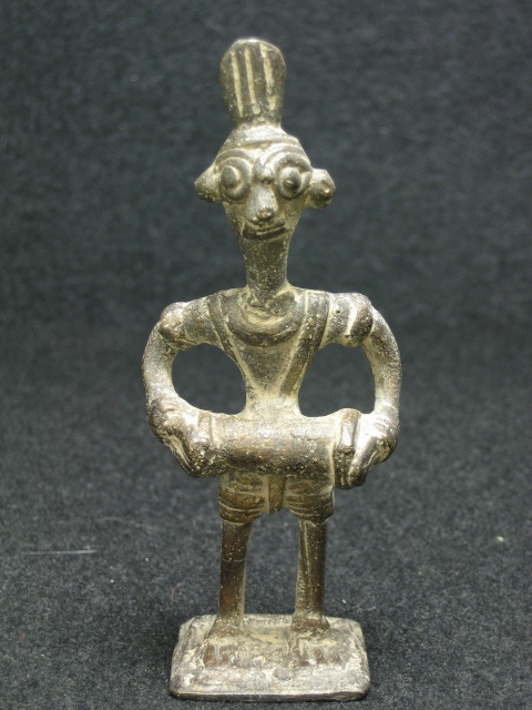 ◎●鼓を敲く人  インド先住民の芸術  真鍮製    その他金属no.3-5拍卖