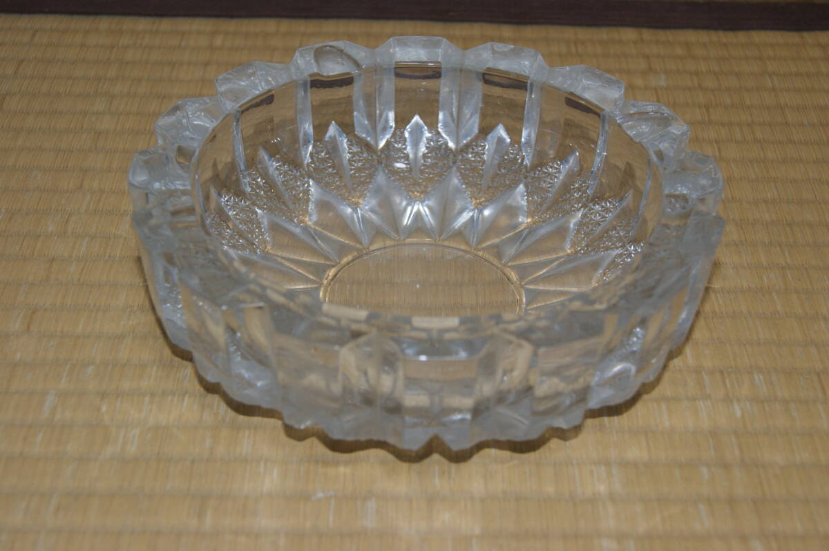 ■中古 『灰皿 ガラス製 欠けあり』 キズ くもりあり 使用品 処分品 ヤマトコンパクトで 客間応接間 置物 飾り インテリア 業務用拍卖