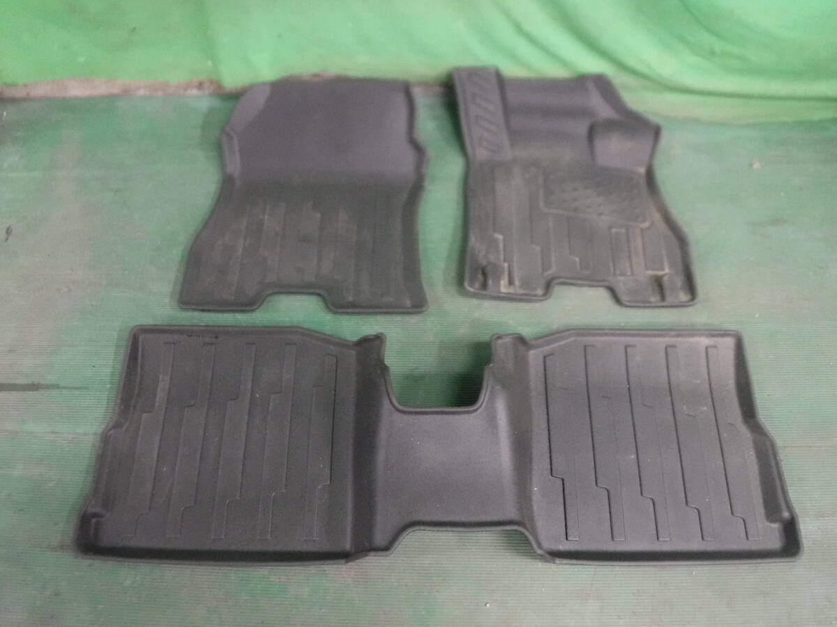 《個人宅発送不可》◆◆ 日産 キックス P15 フロアマット メーカー不明 3枚 防水 ◆◆拍卖