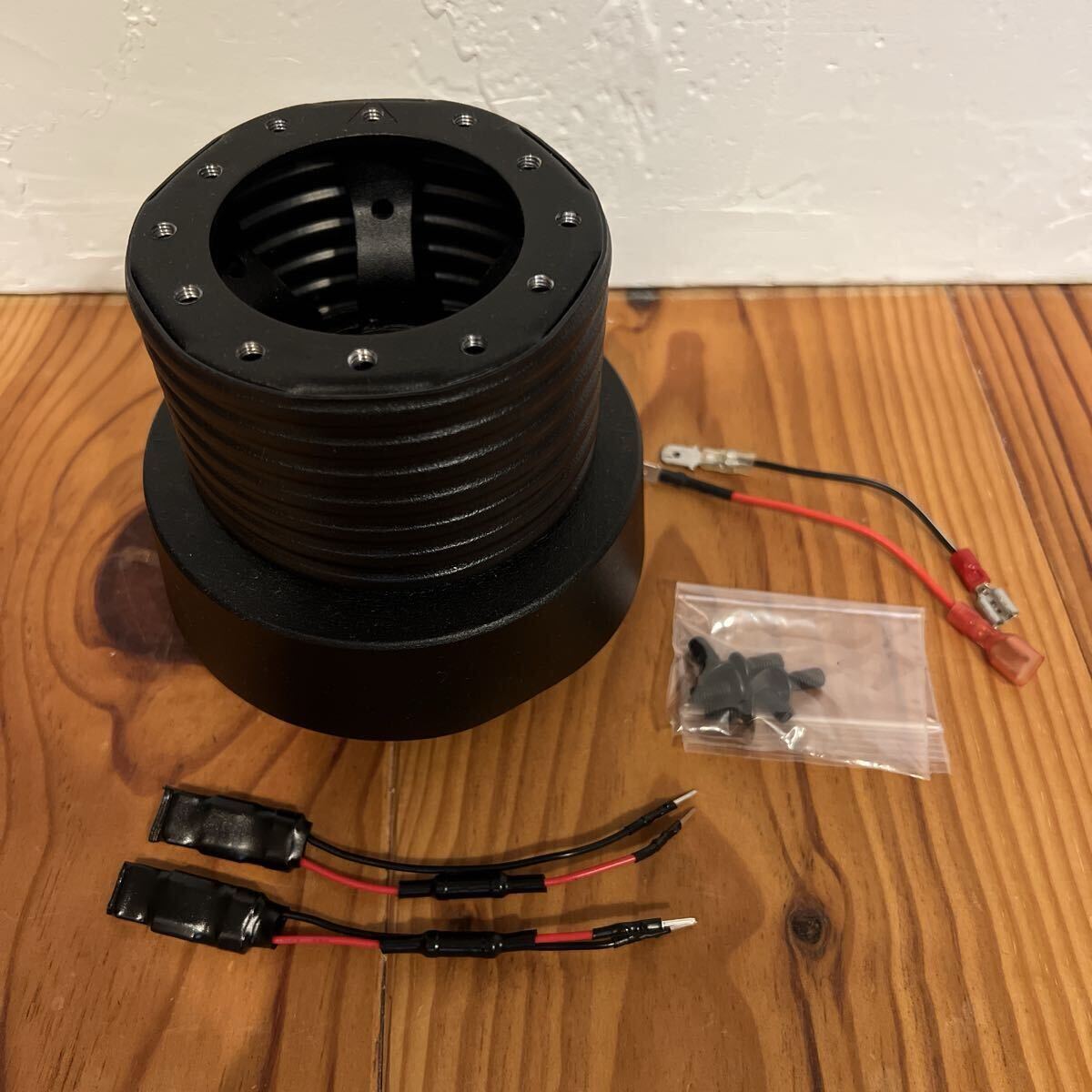 ポルシェ ステアリングボス 991/981(718/982)MT車用 未使用 イタリア製 911 ケイマン ボクスター スパイダー GT4 MOMO/ナルディ/パーソナル拍卖