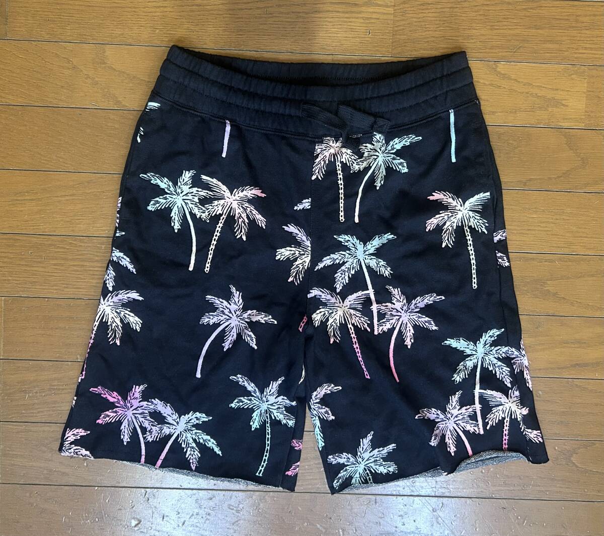 未使用◆H&M◆ヤシ柄 トロピカル ショートパンツ拍卖