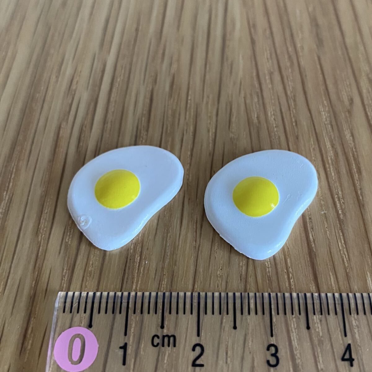 ミニチュア 目玉焼き×2 食べ物 ドールハウス 小物 フィギュア おもちゃ シルバニアやリカちゃんにも♪ たまご拍卖