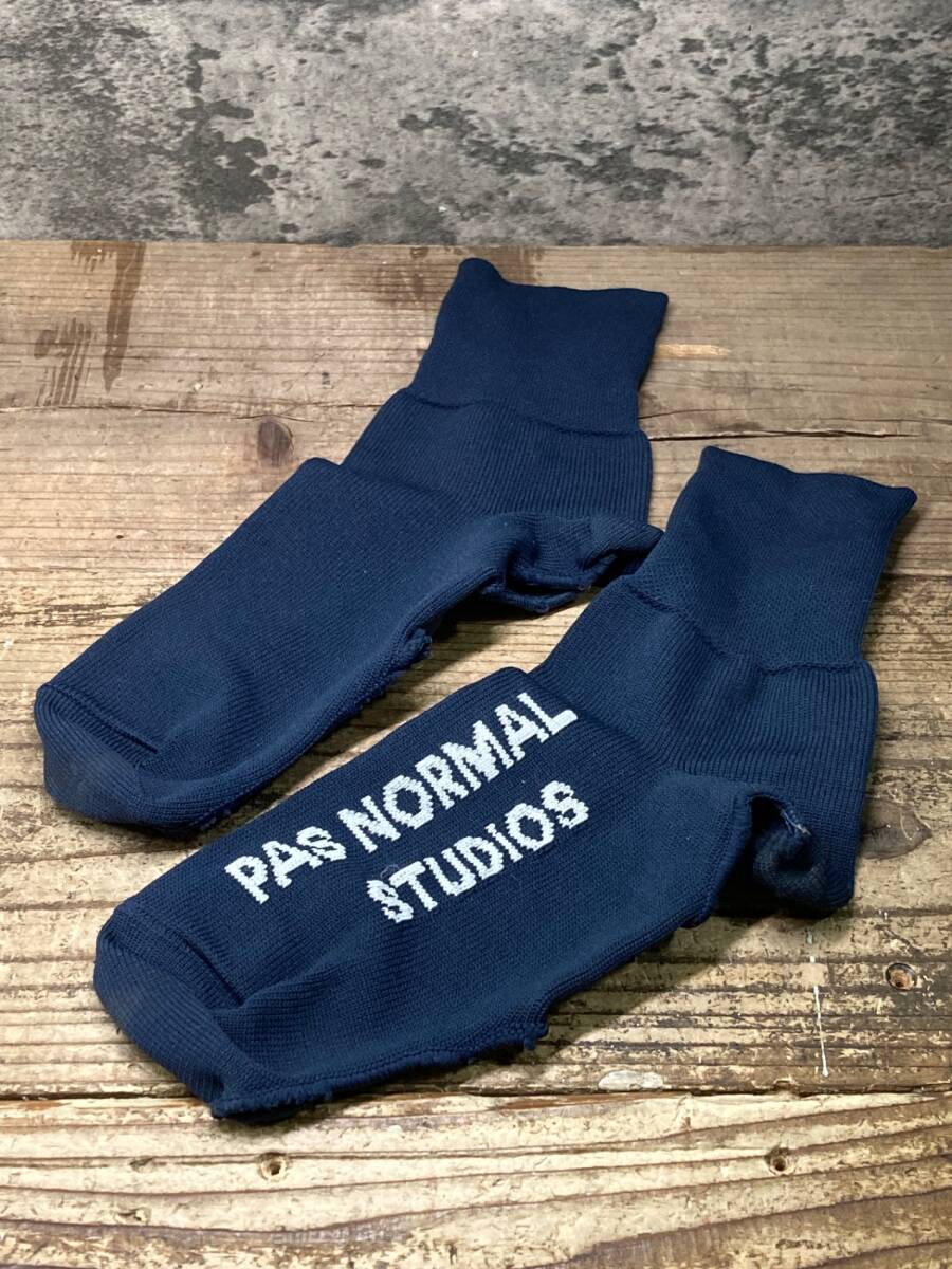 JH652 パスノーマルスタジオ PAS NORMAL STUDIOS OVERSOCKS シューズカバー 紺 M拍卖