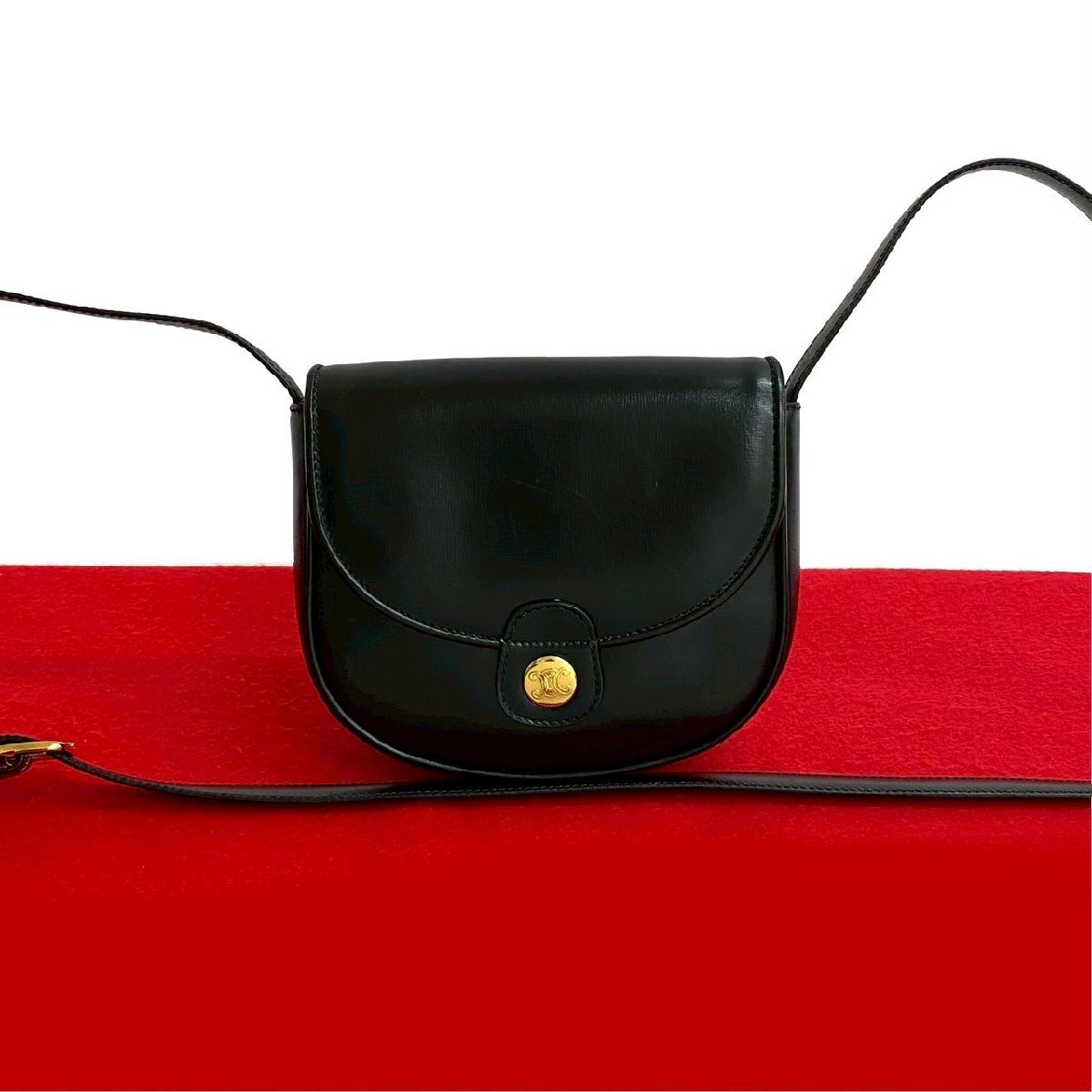 極 美品 CELINE セリーヌ ヴィンテージ トリオンフ ロゴ 金具 レザー 本革 ミニ ショルダーバッグ ポシェット サコッシュ ブラック 24526拍卖