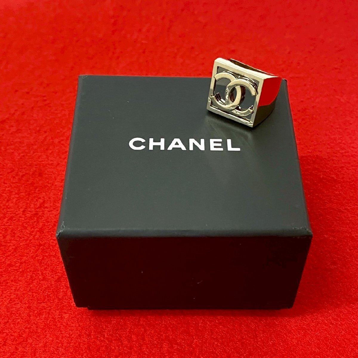 極 美品 箱 ケース付 コメあり A23B CHANEL シャネル ココマーク スクエア リング シルバーメッキ 指輪 12号 レディース シルバー 80130拍卖
