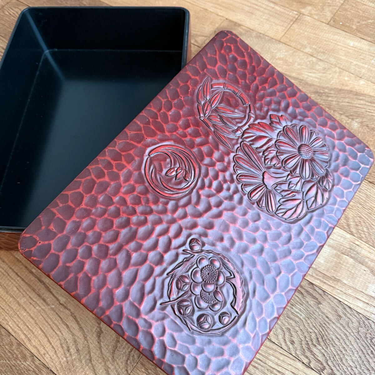 鎌倉彫風 重箱 漆器風 和食器 合成樹脂 日本製 昭和レトロ 和風 工芸 アンティーク 骨董 古道具 道具箱 収納箱 クラシック 漆調 和雑貨拍卖