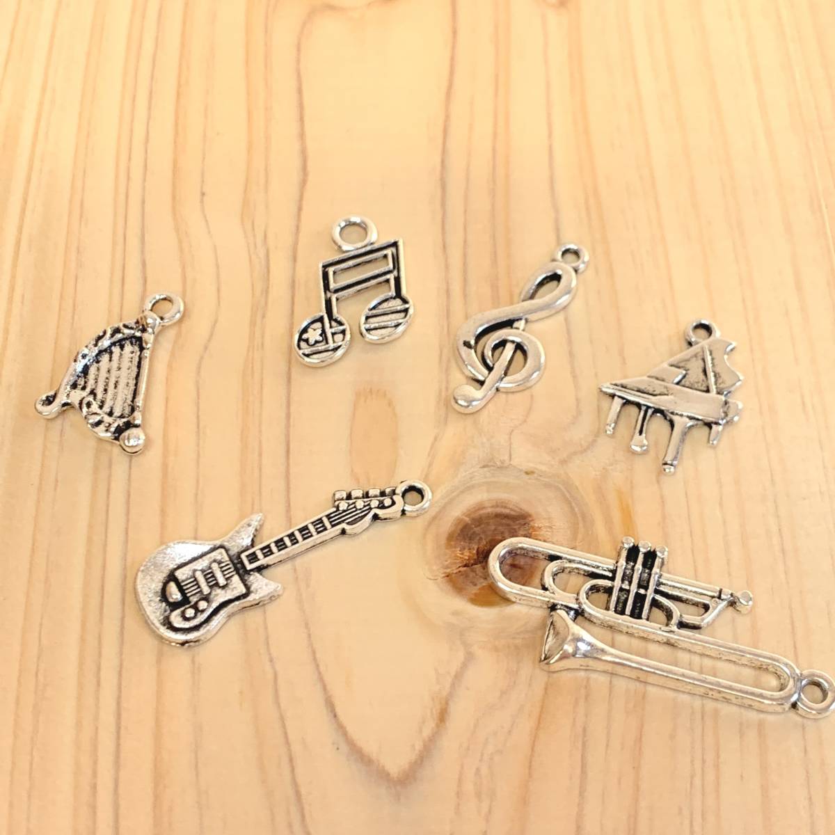 ハンドメイド クラフト パーツ チャーム 楽器 音符 6種類 各1個セット拍卖
