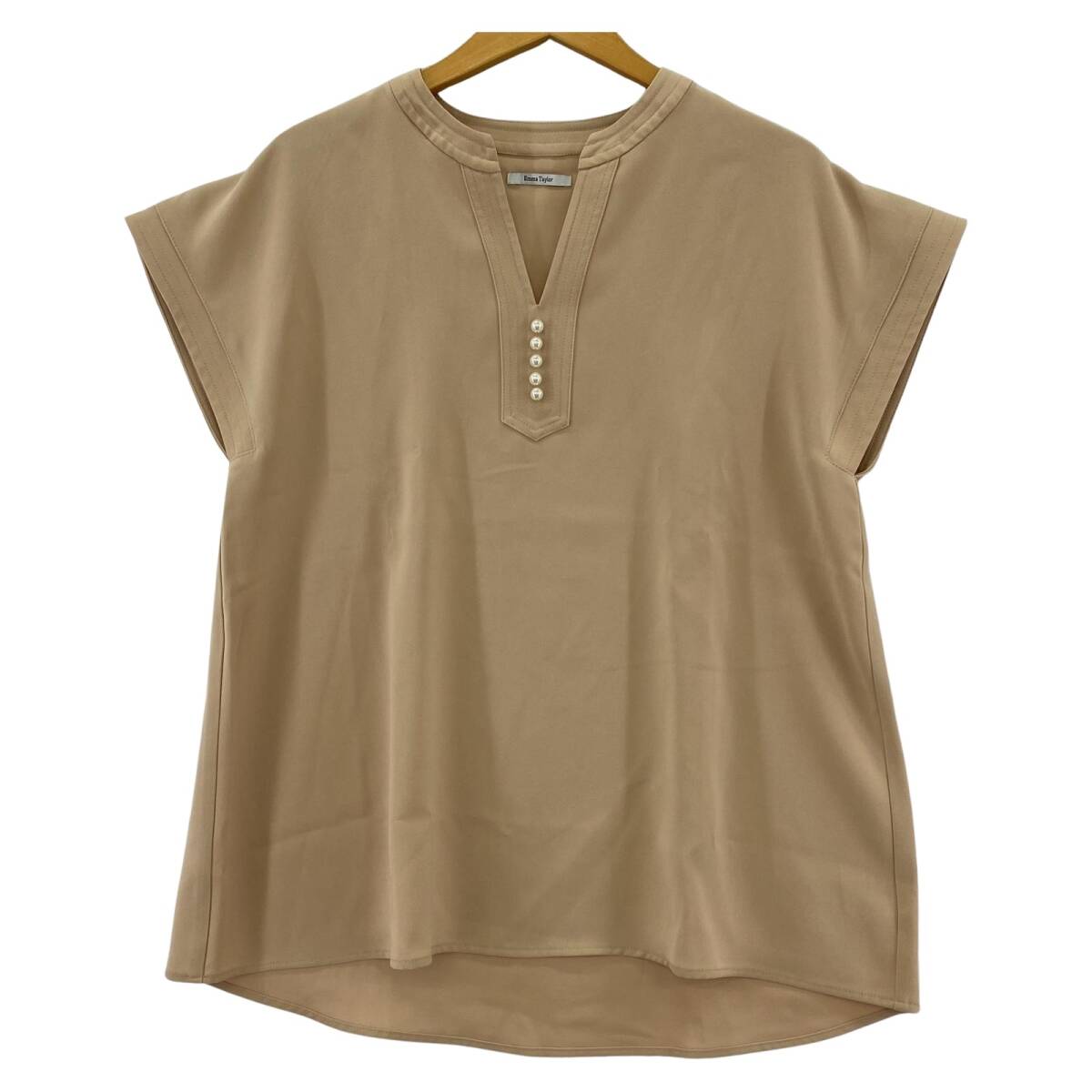 Emma Taylor エマテイラー スリットネック パール フレンチスリーブ カットソー sizeFREE/ベージュ ゆうパケットOK拍卖