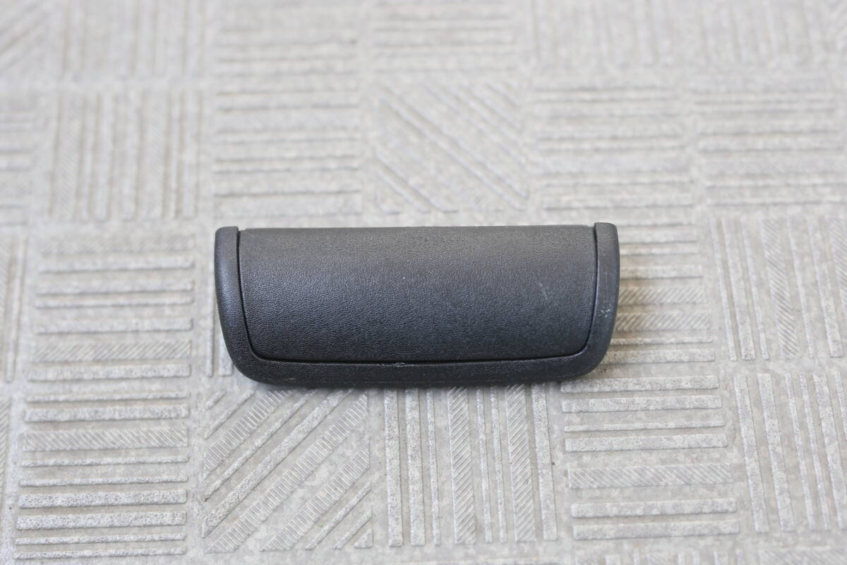 トヨタ 210系クラウン 純正 ラゲージコンパートメントドアアシスト グリップ 74649-51010-C0 GRS210 GRS211 GRS214 AWS211 AWS210 ARS210拍卖