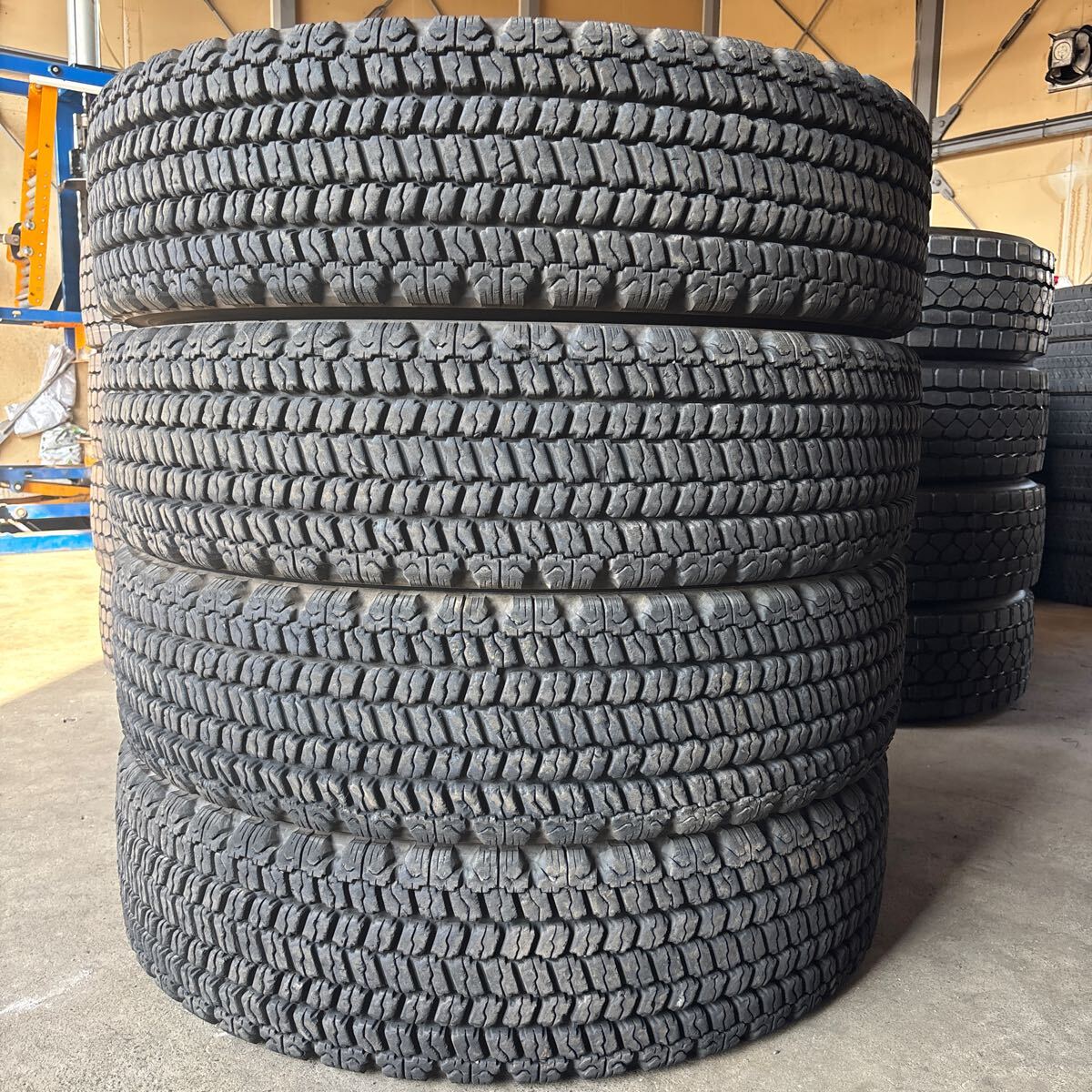 ◆送料無料◆11R22.5 16PR◆ BS W987◆ 大型トラック用スタッドレスタイヤ 2022年製 4本セット拍卖