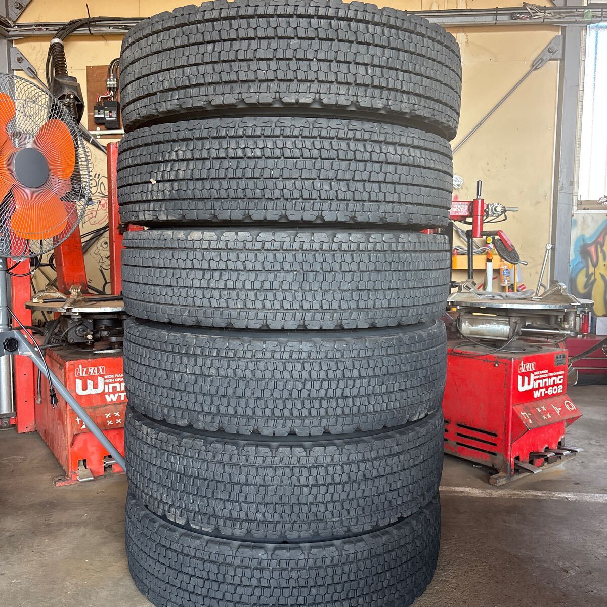 ◆225/90R17.5 127/125L◆ BS W900 中型トラック用スタッドレスタイヤ アルミホイール付き 6穴 2021年製 6本セット拍卖