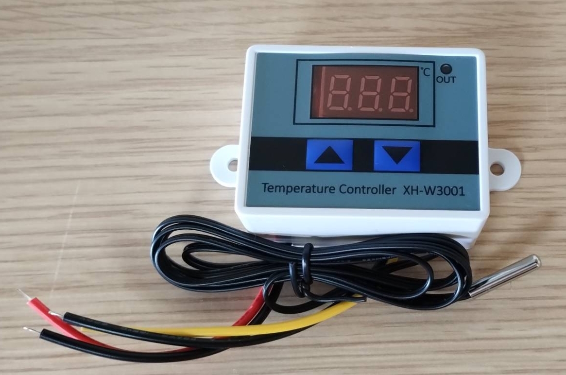 12V10A サーモコントローラー 電源ON OFF デジタル温度計 拍卖