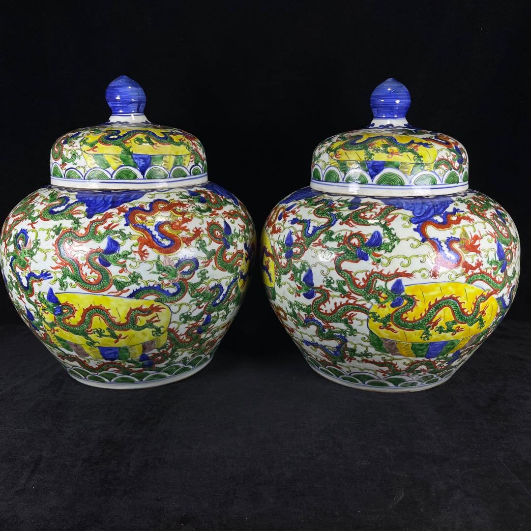 yw8|7326 中国磁器 陶芸 磁器『明嘉靖五彩百龍紋缶一対です』施釉陶 古代工芸品 陶芸 精美彫 置物 收藏品拍卖