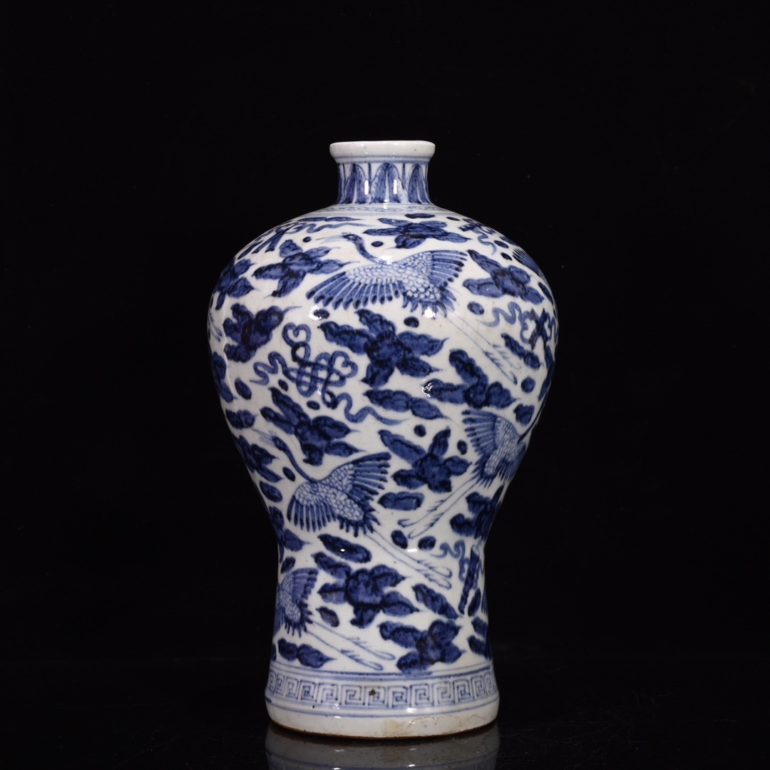 zz8|7632 中国磁器 陶芸 磁器『鯖雲鶴紋の梅瓶です』施釉陶 古代工芸品 陶芸 精美彫 置物 收藏品拍卖