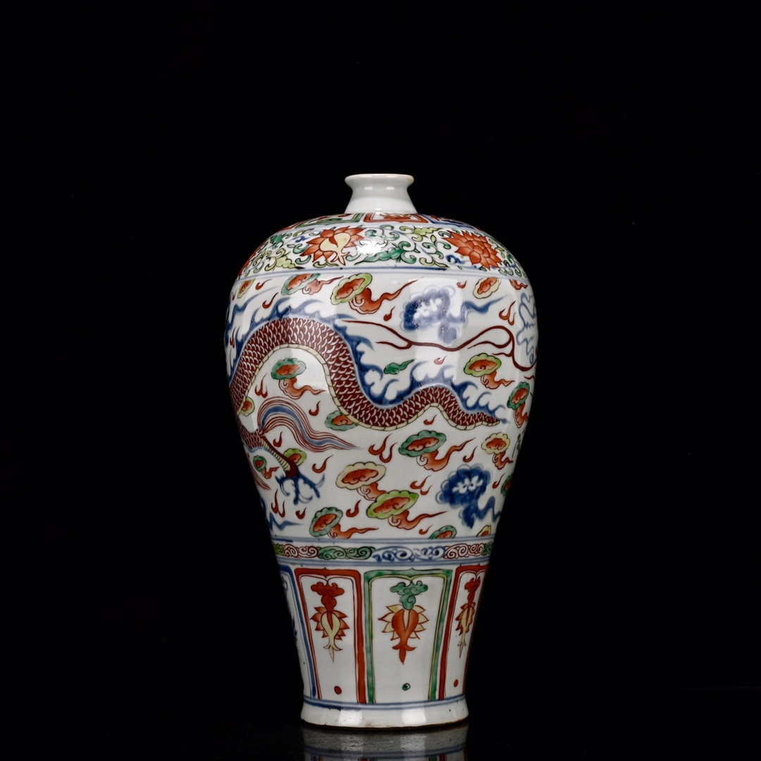 zz8|7636 中国磁器 陶芸 磁器『青花五彩龍紋の梅瓶です』施釉陶 古代工芸品 陶芸 精美彫 置物 收藏品拍卖