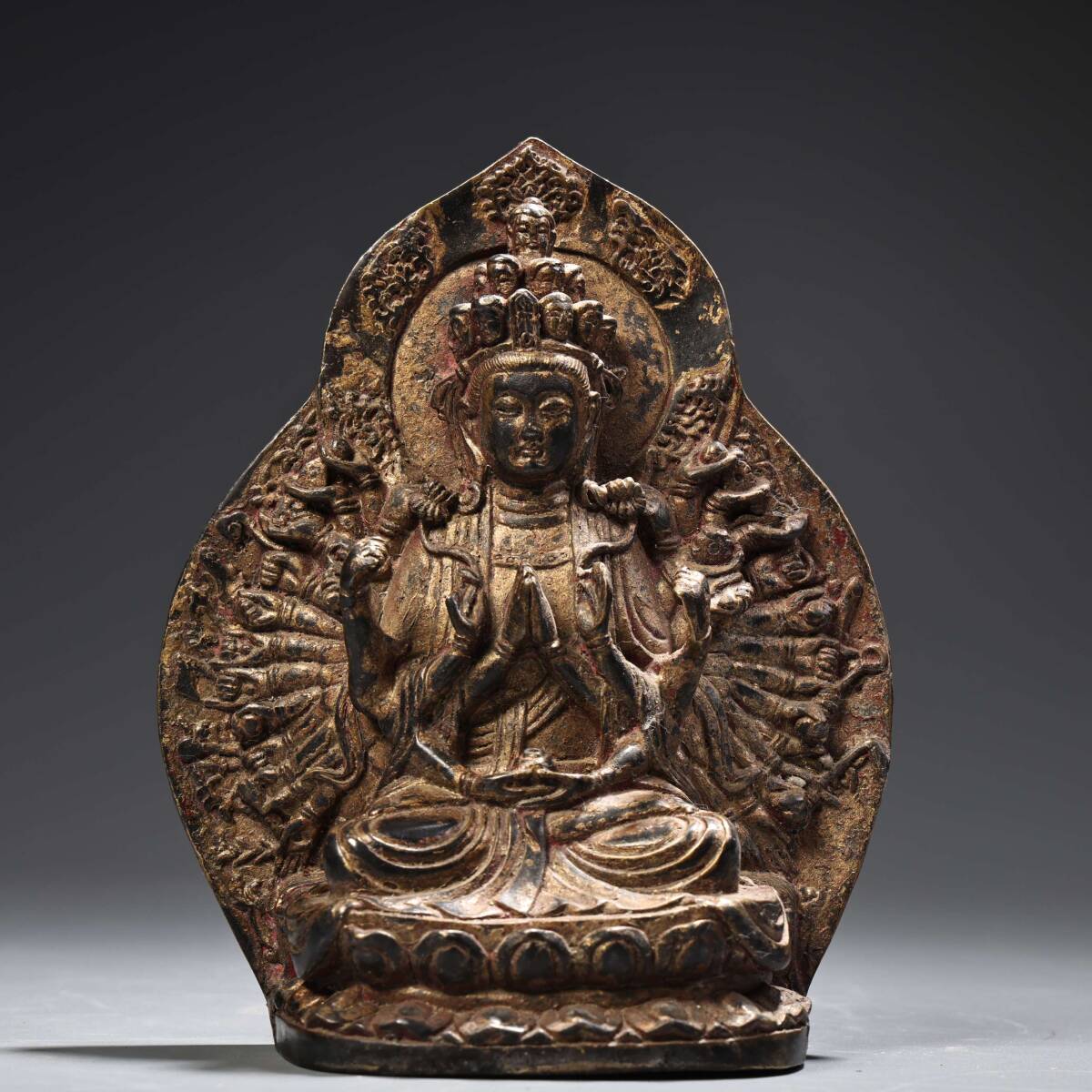 zz8|7597 中国骨董品 人間国宝 銅制 極細工【純銅・全銅・高浮彫り・蒔絵千手観音仏像1体】 時代物 珍品旧蔵 伝世家珍 置物拍卖