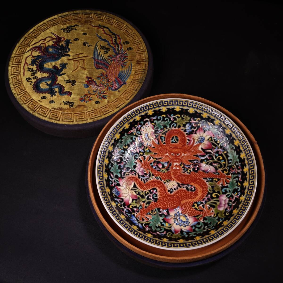 zz8|7601 中国磁器 陶芸 磁器『清代の宮廷御蔵純手描きパステル磁器皿です』施釉陶 古代工芸品 陶芸 精美彫 置物 收藏品拍卖
