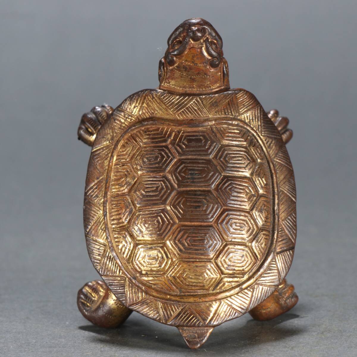 zz8|7612 中国骨董品 人間国宝 銅制 極細工【銅の金亀です】 時代物 珍品旧蔵 伝世家珍 置物拍卖