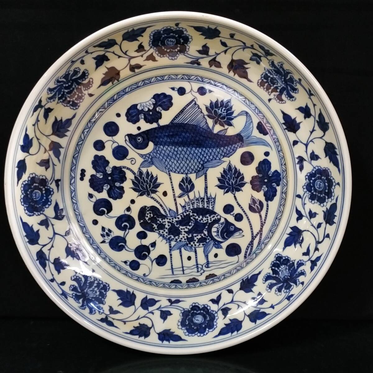 zz8|7626 中国磁器 陶芸 磁器『元青花手画魚草図両面工皿』施釉陶 古代工芸品 陶芸 精美彫 置物 收藏品拍卖