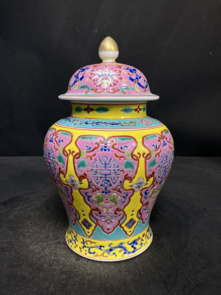 zz8|7627 中国磁器 陶芸 磁器『エナメルの将軍缶です』施釉陶 古代工芸品 陶芸 精美彫 置物 收藏品拍卖