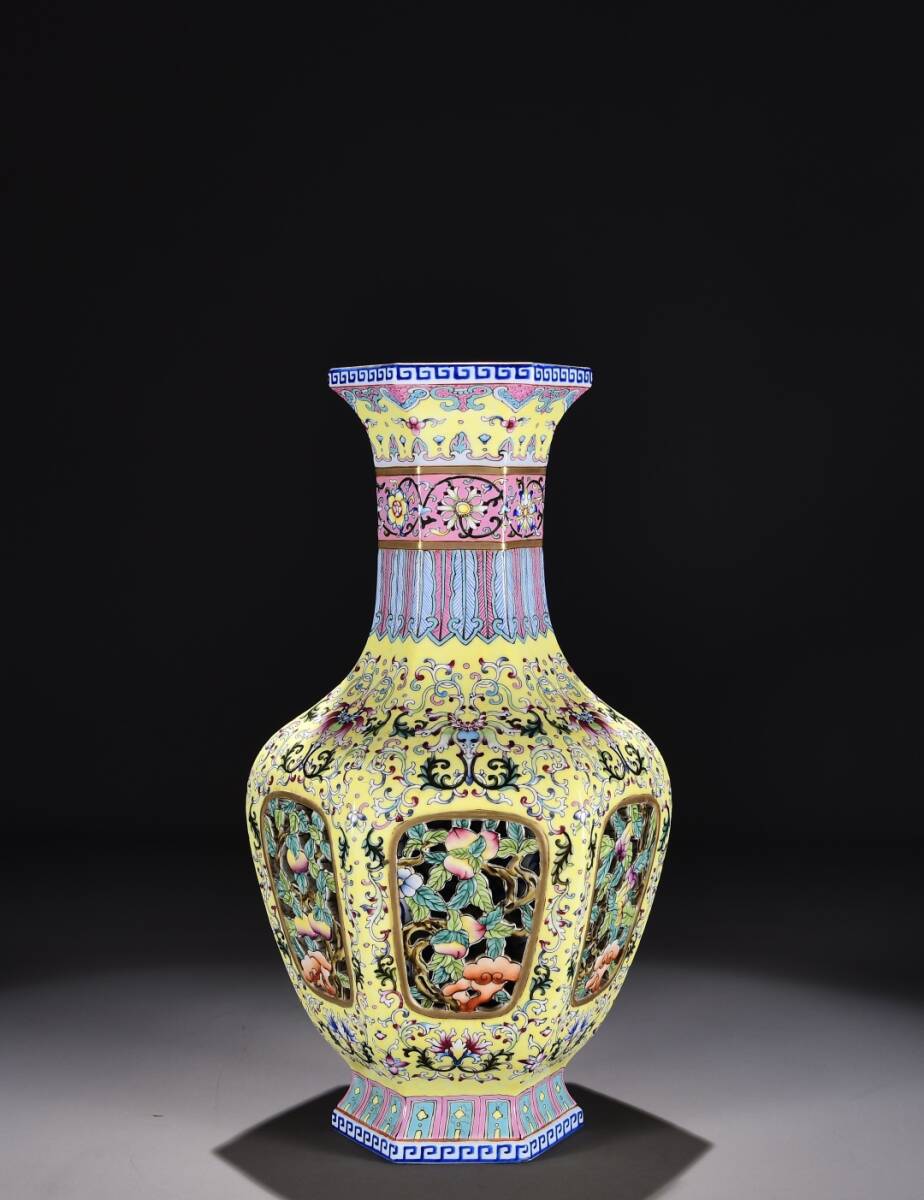 zz8|6091 中国磁器 陶芸 磁器『清乾隆粉彩透かし彫り花果紋六方セット瓶』施釉陶 古代工芸品 陶芸 精美彫 置物 收藏品拍卖