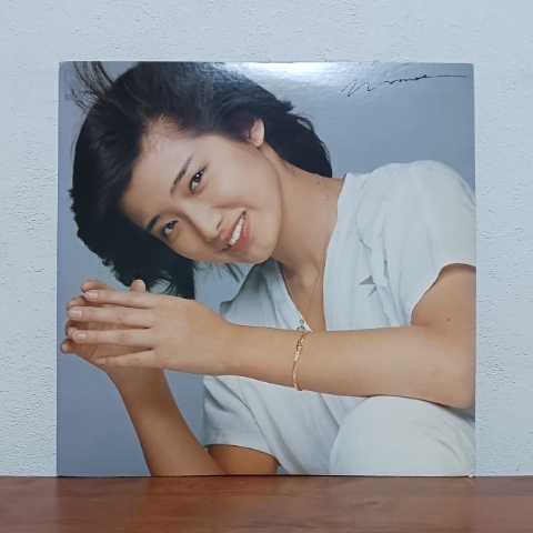 LP/ 山口百恵「THE BEST」ライナーノーツ付 / 美・サイレント いい日旅立ち プレイバック 秋桜 夢先案内人 イミテイション・ゴールド拍卖