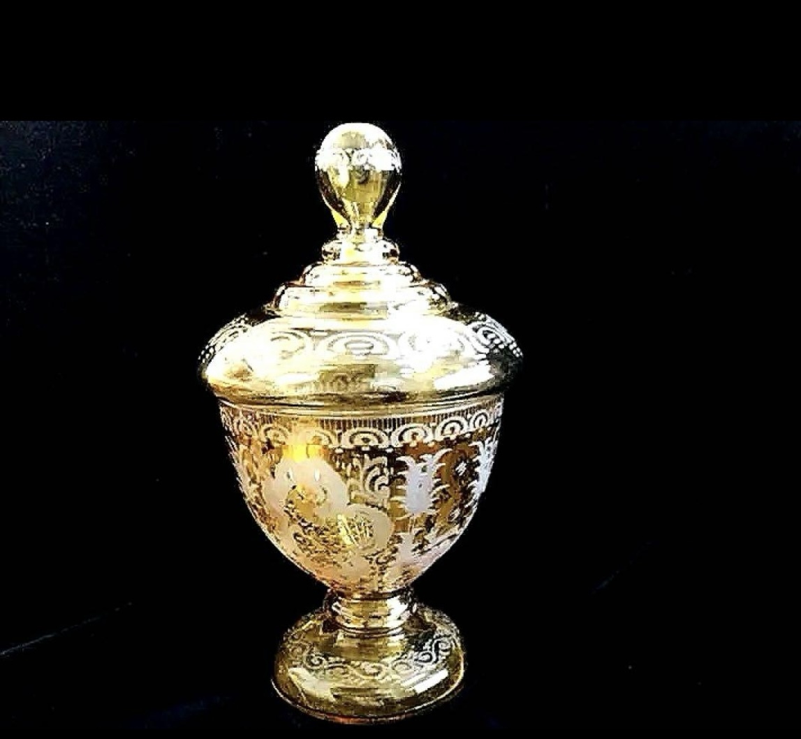 ボヘミア 蓋付き 置きもの拍卖