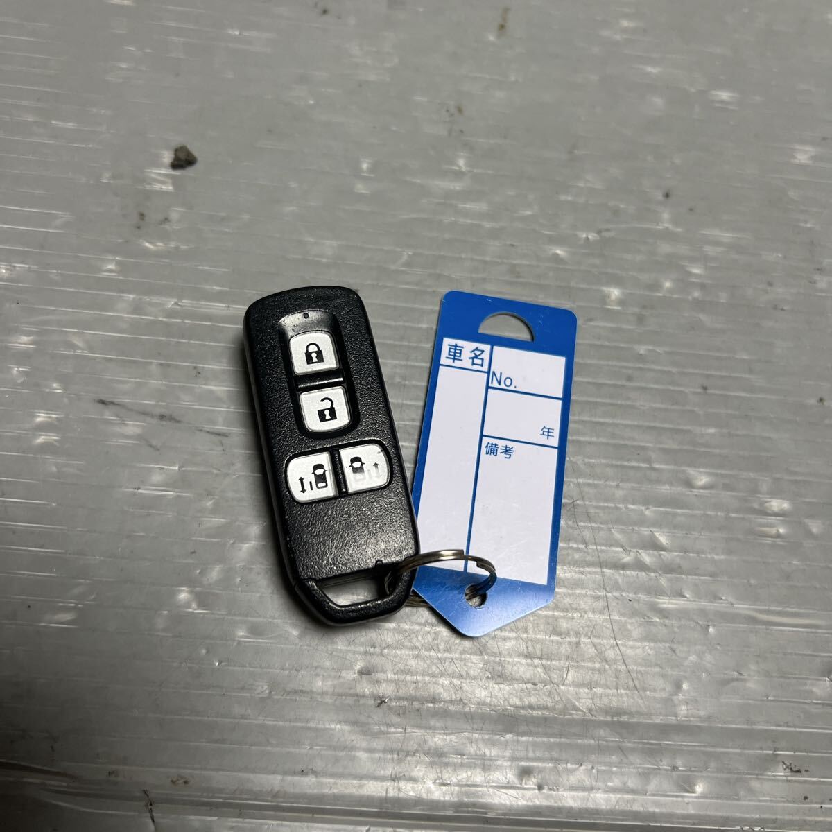 スマートキー 4ボタン1台 ホンダ N-BOX N-WGN 中古品です。 拍卖