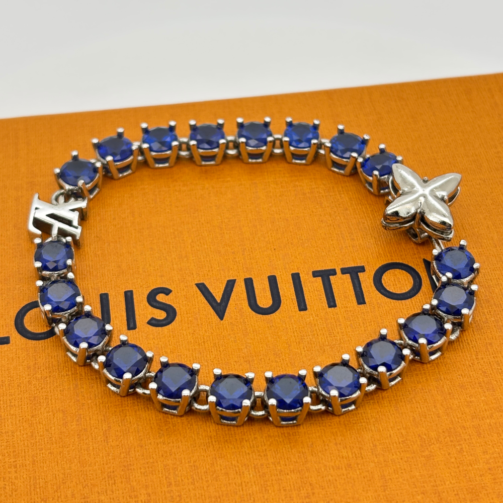 美品 BTS着用定価13万 ルイヴィトン ブレスレット・LVクリスタル ストーン拍卖