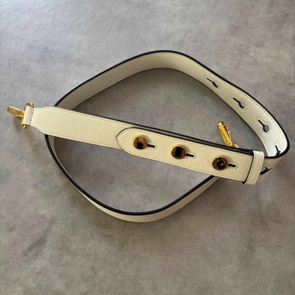 美品 FENDI ストラップユー ショルダーストラップ ホワイト ゴールド金具拍卖