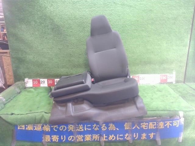トヨタ 200系 ハイエース ロングDX GL KDH206K 助手席 シート 補助席付 収納・カップホルダー付 傷・汚れ有り ★個人宅配送不可★拍卖
