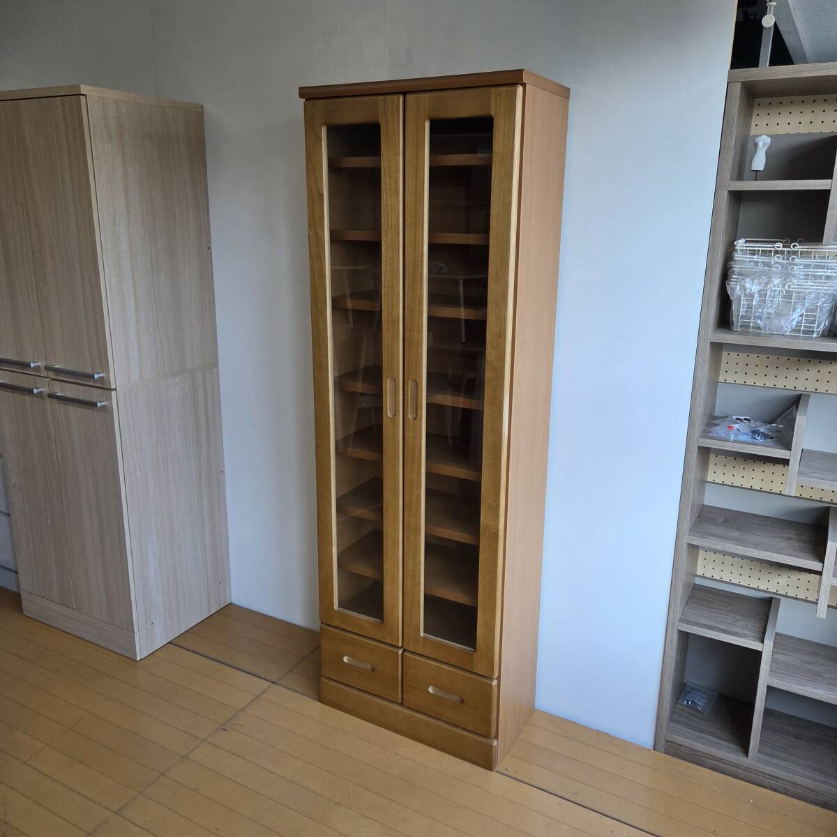 未使用訳あり 書棚 幅59.5 奥行31.5 高さ177.5 ナチュラル ガラスキャビネット 天然木 桐 桐材 リビングボード ガラス扉 引出し 収納棚拍卖