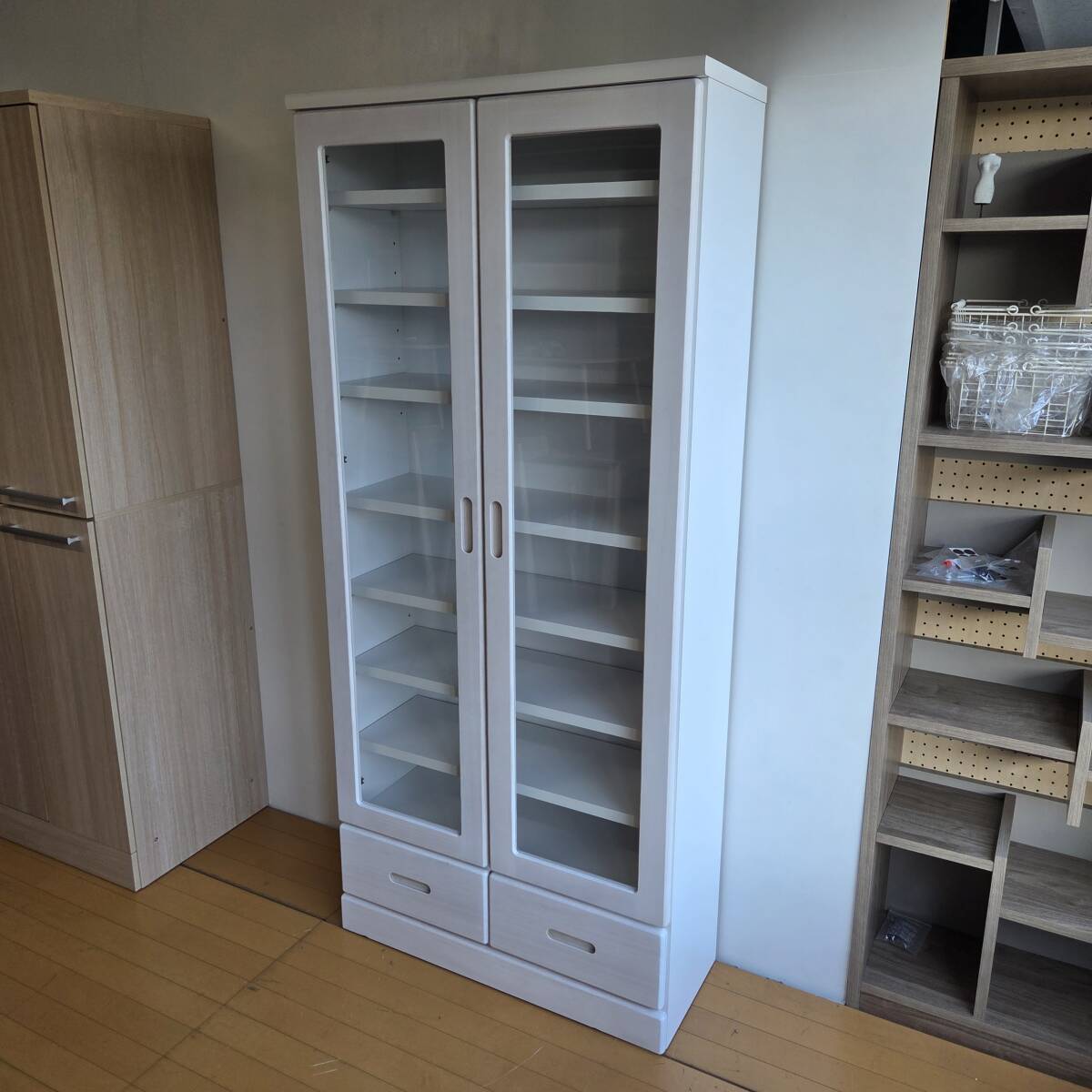 未使用訳あり 書棚 幅80 奥行31.5 高さ177.5 ホワイト ガラスキャビネット 天然木 桐 桐材 リビングボード ガラス扉 引出し 収納棚拍卖