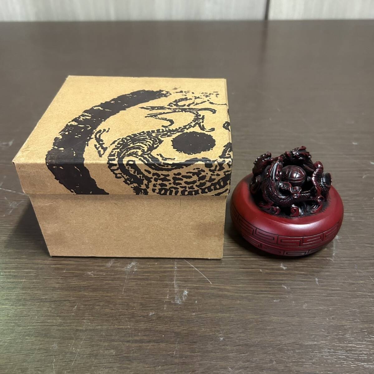 朱肉 中国美術 天然石風 龍 石彫刻風 細密細工 風水 置物 オブジェ 縁起物 時代 中国民芸品 骨董品 古美術 年代物 中古品拍卖