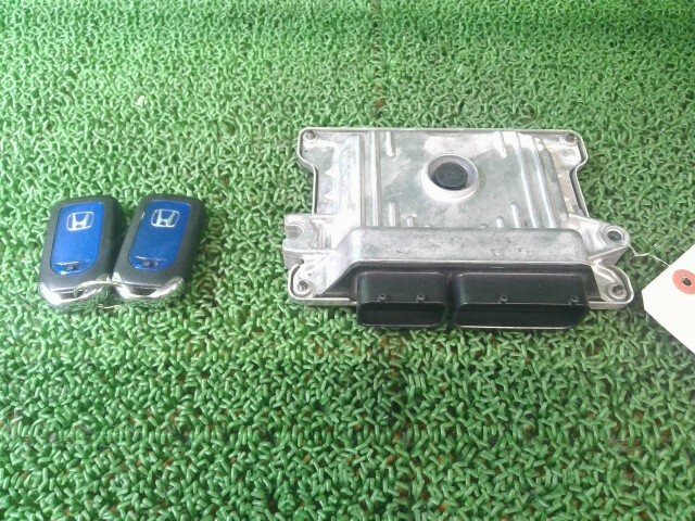 シャトル DAA-GP7 エンジンコンピューター B610M 37820-5KP-NB3 スマートキー付き拍卖