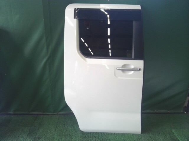 ウェイク DBA-LA700S 右リアドア 右Rドア W24 67003-B2230拍卖