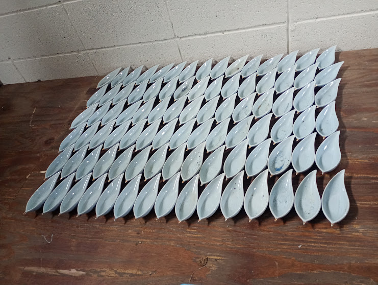 ◇《引き取り限定》和皿 まとめ売り/約90個 古い 料亭 旅館 居酒屋 飲食店 カフェ 小皿 懐石料理 花びら 笹船型 和食器 和風 大量 まとめて拍卖