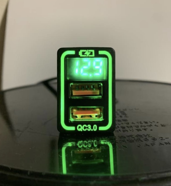 電圧表 USBポート 急速充電 グリーン 緑 エブリイワゴン DA17W / エブリイバン DA17V拍卖