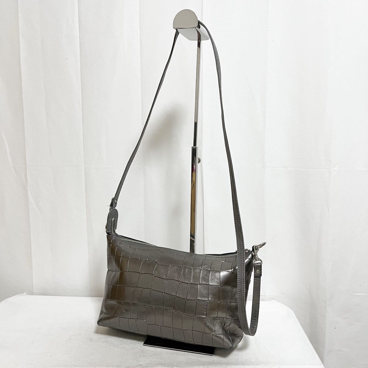 和820★ SALON DE ALFURD TOKYO サロンドアルファード ショルダーバッグ 型押し ガンメタル レディース拍卖