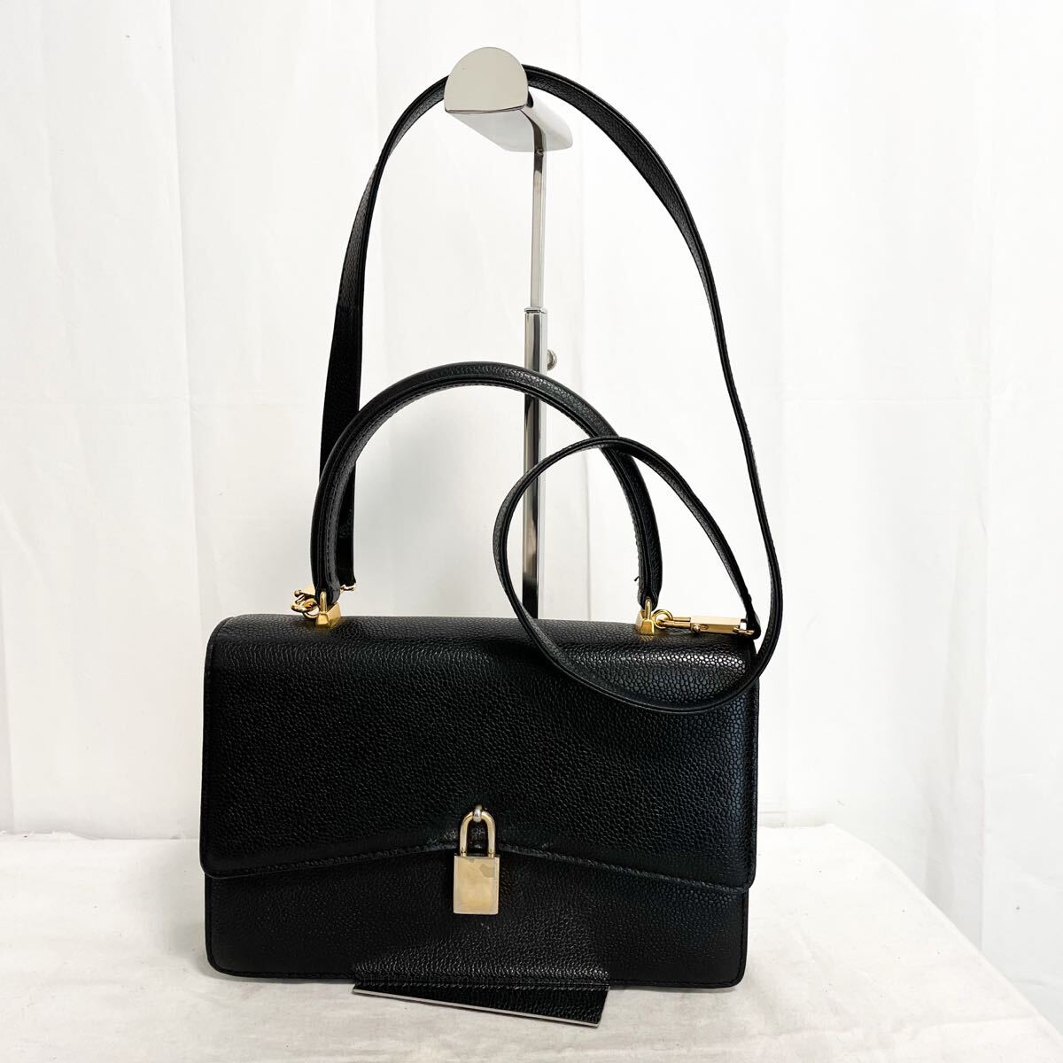 和826★ HERNO ヘルノ レザーバッグ ハンドバッグ ショルダーバッグ ブラック レディース拍卖