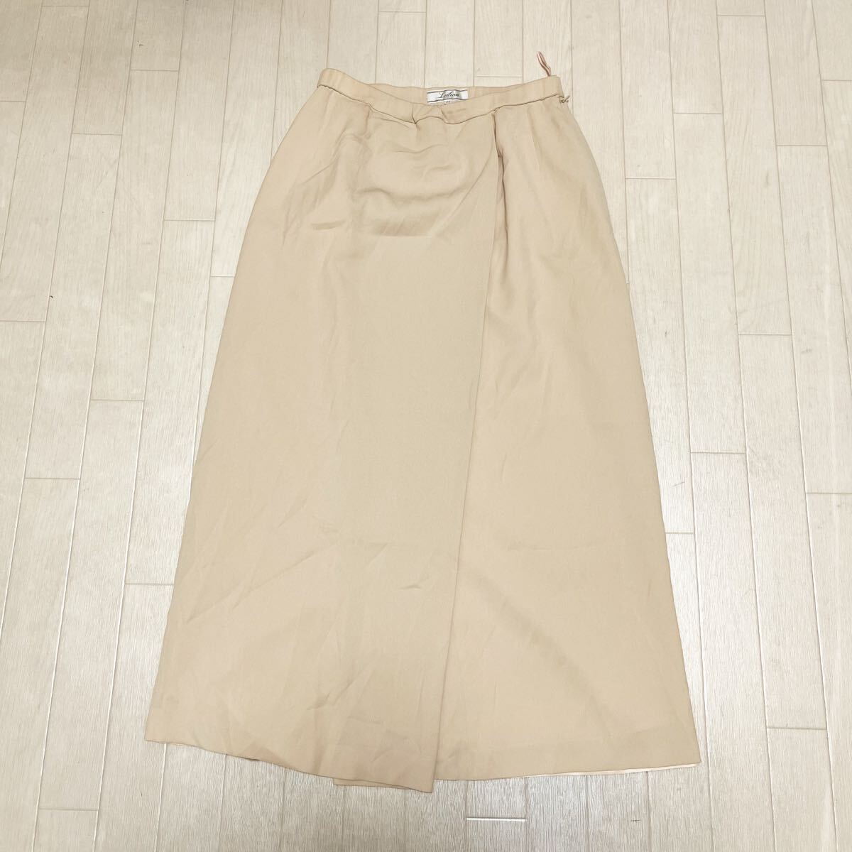 和828★ Leilian レリアン フレアスカート ロングスカート 無地 11 ベージュ レディース拍卖