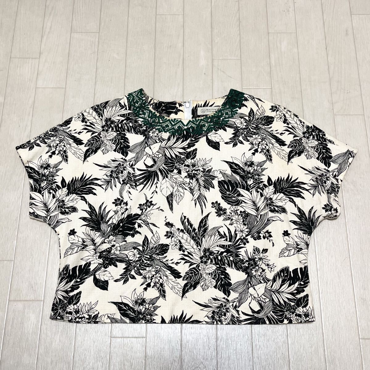 和828★ BEAUTY&YOUTH UNITED ARROWS ビューティ&ユース 半袖 ブラウス プルオーバー 花柄 ボタニカル ホワイト レディース拍卖