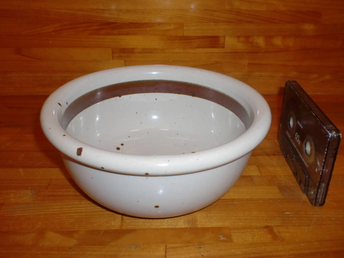 50年ほど前に購入。DANSK ダンスク 陶器製サラダボウル。中古でも高額取引されています拍卖