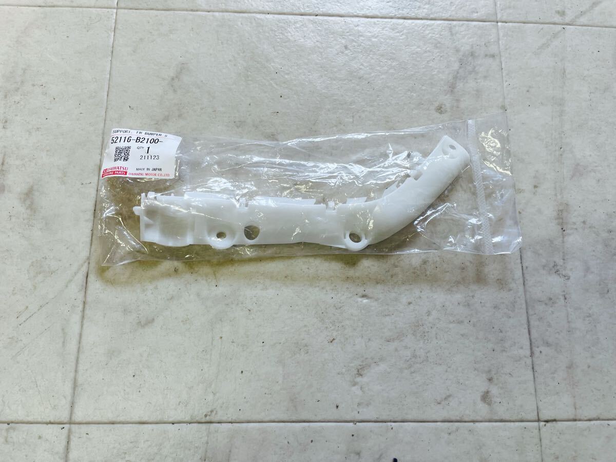 新品未開封 DAIHATSU ダイハツ 純正 フロントバンパー サイド サポート LH 52116-B2100 左側 タント ミラココア C2507049拍卖