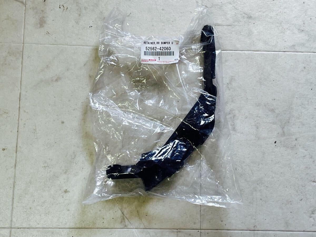 新品未開封 TOYOTA トヨタ 純正 リアバンパーサポート RH 52562-42060 リテーナ 右側 RAV4 ラブフォー リヤ C2507039拍卖