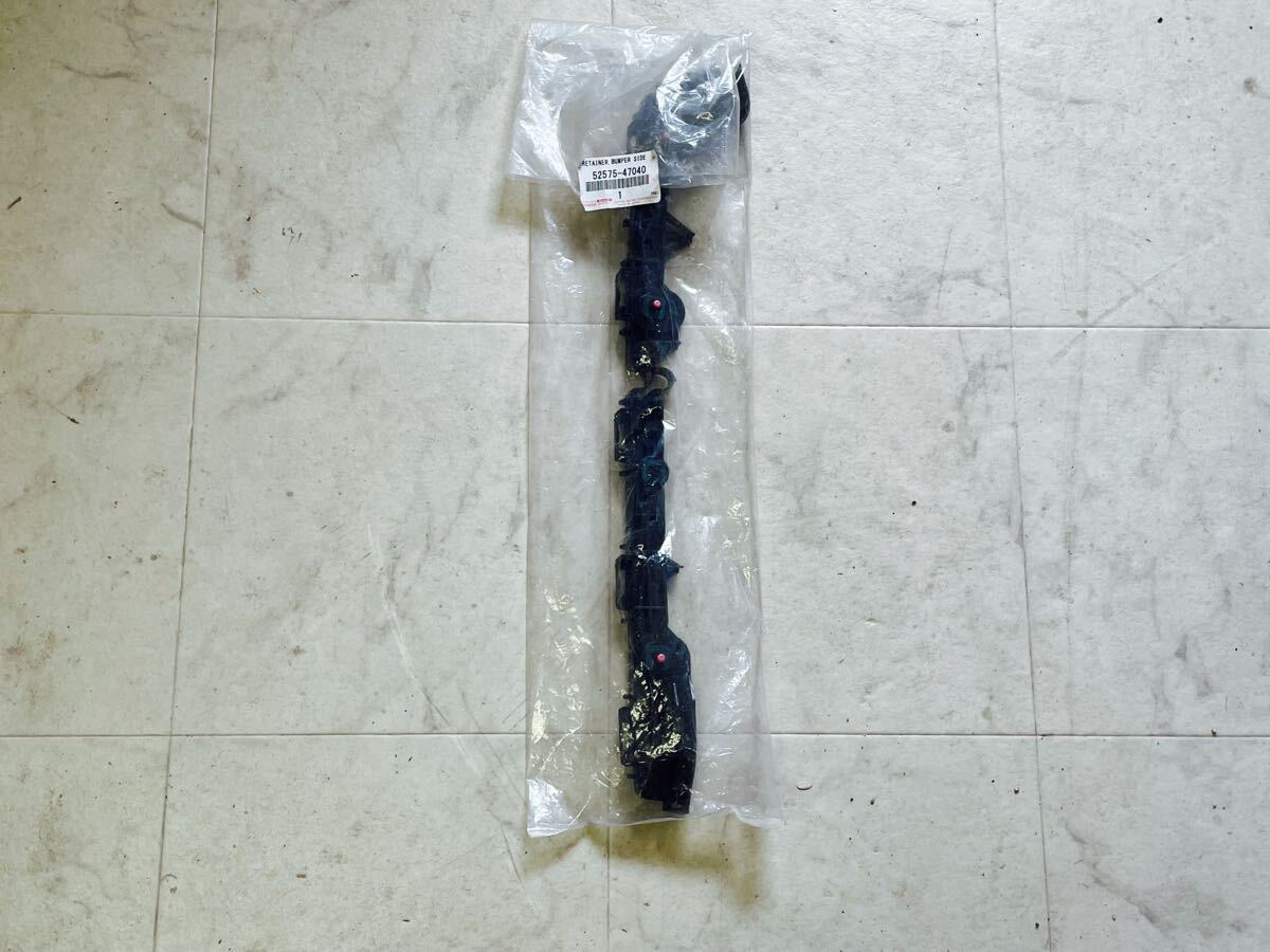 新品未使用 TOYOTA トヨタ 50系 プリウス 純正 プリウス リアバンパーサポート RH 52575-47040 リアバンパーリテーナ ZVW50 C2507048拍卖