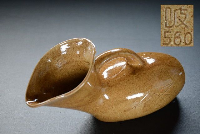 古い尿瓶 女性用 柄入り 陶器 未使用品 0807-2 検索用語→B10内し尿瓶昭和レトロ代用品統制陶器花器花瓶花入れ華道具水差しオブジェ拍卖